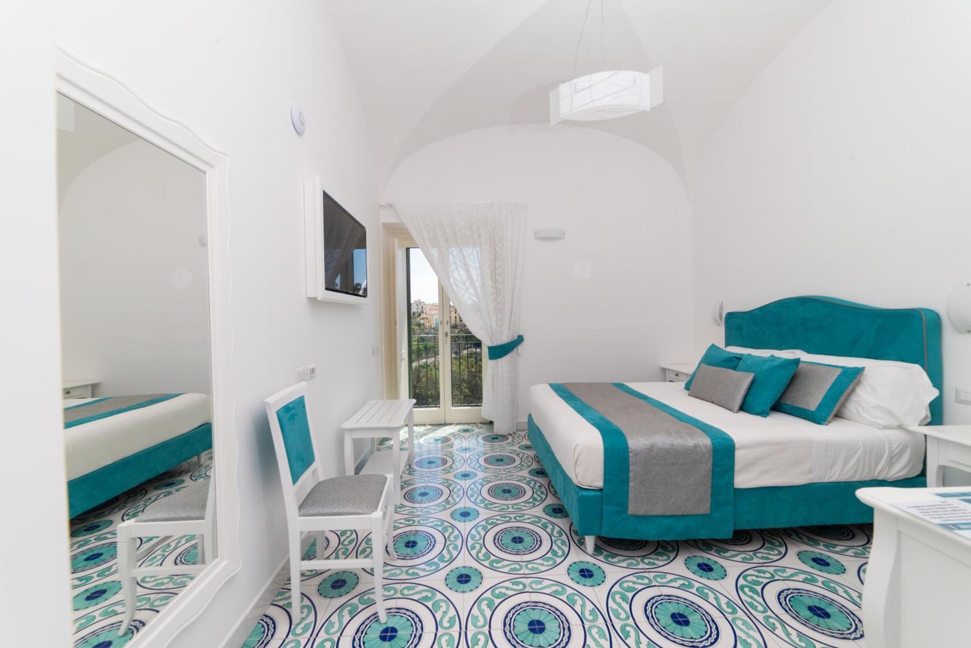 Suites In The Amalfi Coast - Guesthouse With Terrace Near Amalfi - Breathtaking View Of Ravello Scala Exterior photo