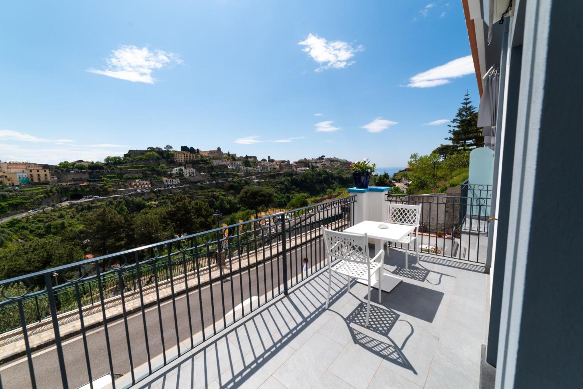 Suites In The Amalfi Coast - Guesthouse With Terrace Near Amalfi - Breathtaking View Of Ravello Scala Exterior photo