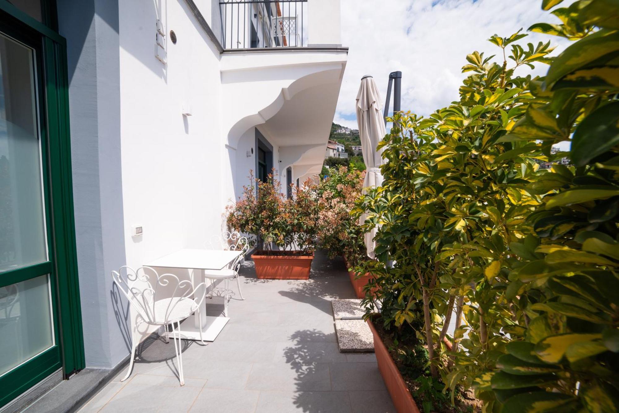 Suites In The Amalfi Coast - Guesthouse With Terrace Near Amalfi - Breathtaking View Of Ravello Scala Exterior photo